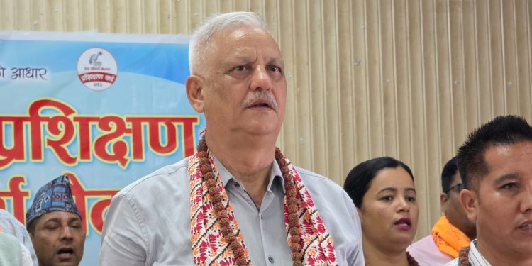 एमालेभित्र केपी ओलीको विकल्प छैन : लेखराज भट्ट