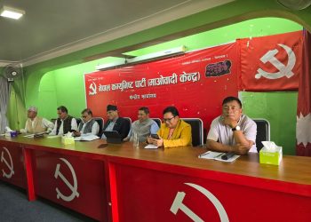 माओवादीको स्थायी समिति बैठकमा अध्यक्ष प्रचण्डले सदस्यहरूले सोधेका प्रश्नहरूको जवाफ दिँदै