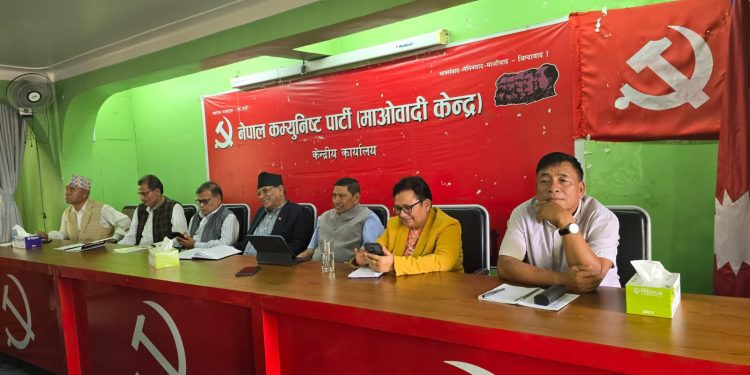 माओवादीको स्थायी समिति बैठकमा अध्यक्ष प्रचण्डले सदस्यहरूले सोधेका प्रश्नहरूको जवाफ दिँदै