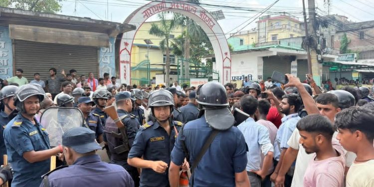 नारायणी अस्पतालमा कैदीको मृत्यु,लापरवाहीको आरोप लगाउँदै प्रदर्शन
