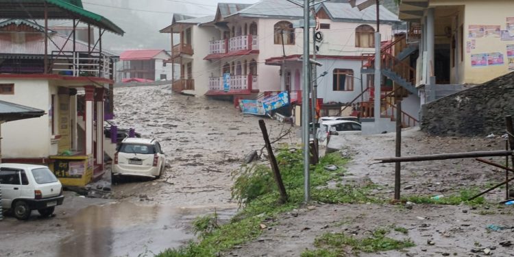 उत्तराखण्ड बाढीः हराइरहेकाहरूको खोजी जारी, ९ सैनिक पनि बेपत्ता