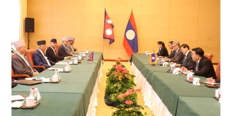 प्रधानमन्त्री ओली र लाओसका राष्ट्रपति सुसौलिथबीच भेटवार्ता