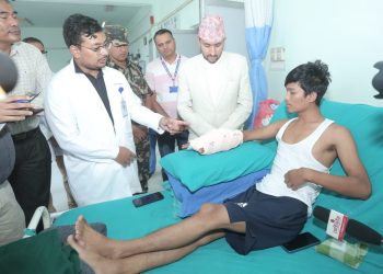 अस्पताल पुगेर सञ्चारमन्त्री खरेलले भेटे जेनजी आन्दोलनका घाइते