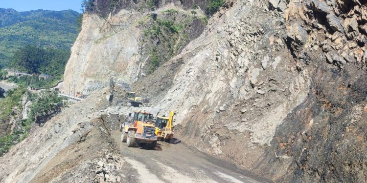 मुग्लिन-नारायणगढ सडकखण्ड : पहिरो हटाउने काम ६० प्रतिशत सम्पन्न