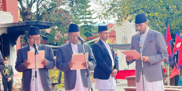 नवनियुक्त चार मन्त्रीले लिए शपथ