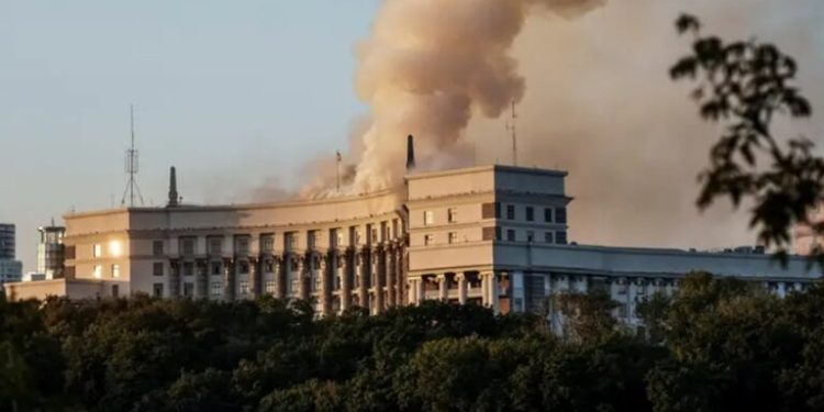 युक्रेनी मन्त्रिपरिषद् भवनमा रुसले हान्यो क्षेप्यास्त्र