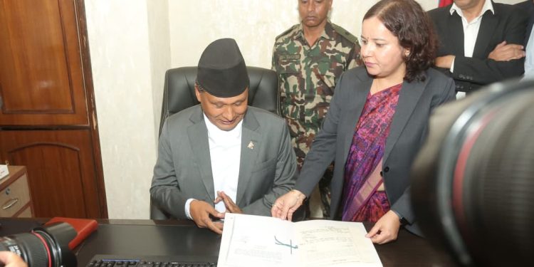 उर्जामन्त्रीको पहिलो निर्णय : ट्रंकलाइन बक्यौता उठाउन विद्युत् प्राधिकरणलाई निर्देशन