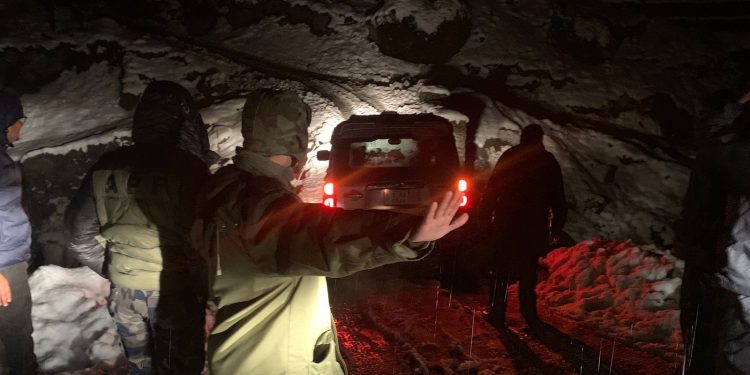 हिमपातमा फसेका १५०० जनाको सेनाले गर्‍यो उद्धार