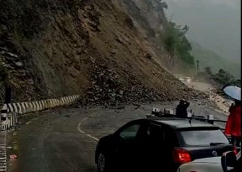 मुग्लिन–नारायणगढ सडक खण्डमा दुईतर्फी आवागमन बन्द