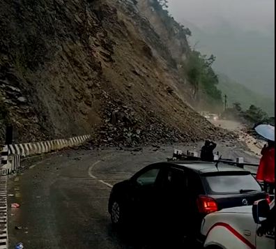 मुग्लिन–नारायणगढ सडक खण्डमा दुईतर्फी आवागमन बन्द