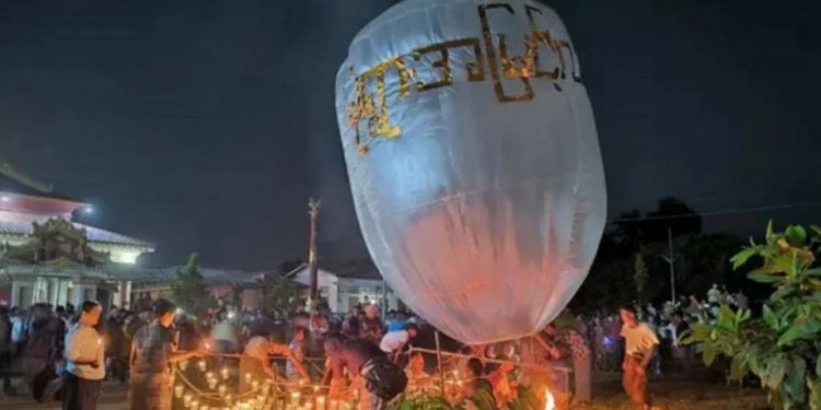 म्यानमारमा बौद्ध उत्सवका क्रममा प्याराग्लाइडरबाट बम आक्रमण