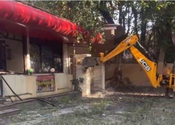 पूर्वऊर्जामन्त्री खड्काको कम्पनीले स्काउटको जग्गामा बनाएका संरचनामा चलाइयो डोजर(भिडियो)