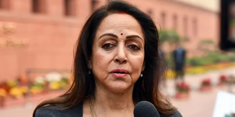 धर्मेन्द्रबारे गलत समाचारप्रति हेमा मालिनीले जनाइन् आपत्ति