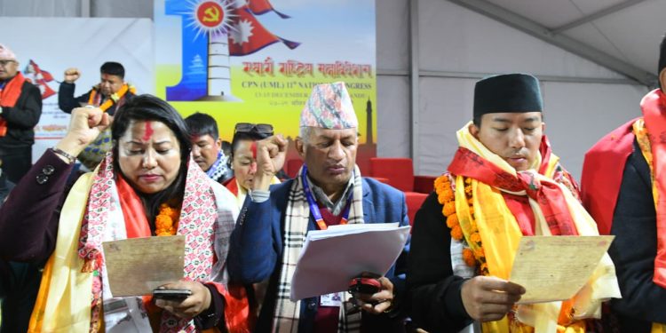 एमालेका नवनिर्वाचित नेताको शपथ (तस्वीरहरू)