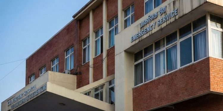 टिचिङ अस्पतालले बन्द गर्यो स्वास्थ्य बीमा : मर्कामा बिरामी