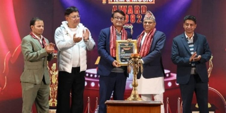 आइटी उद्यमी श्रेष्ठ ‘विशिष्ट वाणिज्य सम्मान’बाट सम्मानित