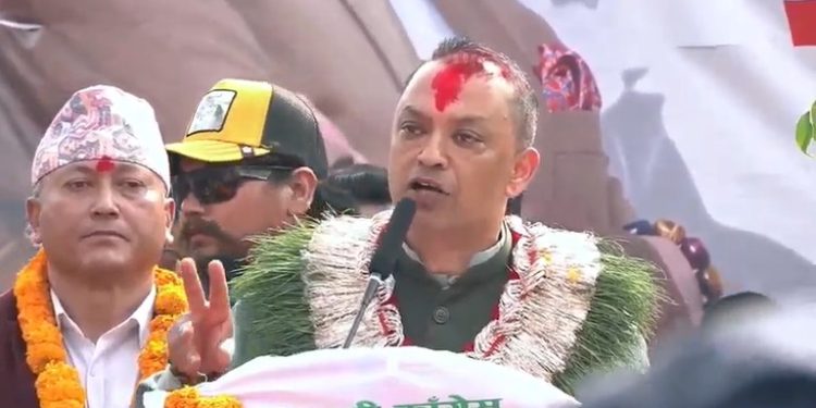 गगनको कटाक्षः माओवादी नयाँ भनेर आएको होइन खै? फेरि पनि भुलभुलैयामा पर्ने?