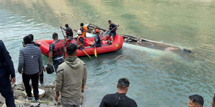 रामेछापमा बस दुर्घटना हुदा ५ जनाको मृत्यु, ८ जना घाइते