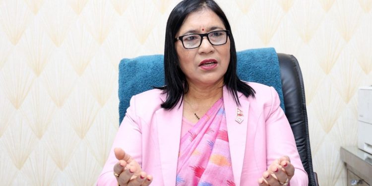 स्वास्थ्य स्वयंसेविकामार्फत् मतदाता शिक्षा प्रभावकारी देखियाे : निर्वाचन आयुक्त तुलाधर