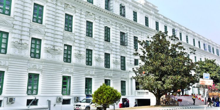 सिंहदरबार कडाइ गर्ने कदमबाट पछि हट्यो सरकार, कानुन व्यवसायीले परिचयपत्रका आधारमा प्रवेश पाउने