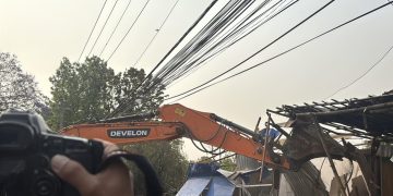 काठमाडौंमा सुकुम्बासी बस्ती हटाउन सुरु, बिहानैदेखि डोजर परिचालन