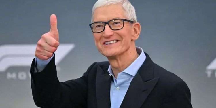 टिम कुक एप्पलको सिइओ पद छोड्ने, अब कसले सम्हाल्छ नेतृत्व?