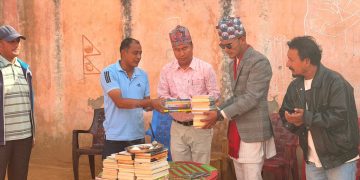 जेनजी युवा मदन बुढाले गरे कारागारलाई पुस्तक सहयोग