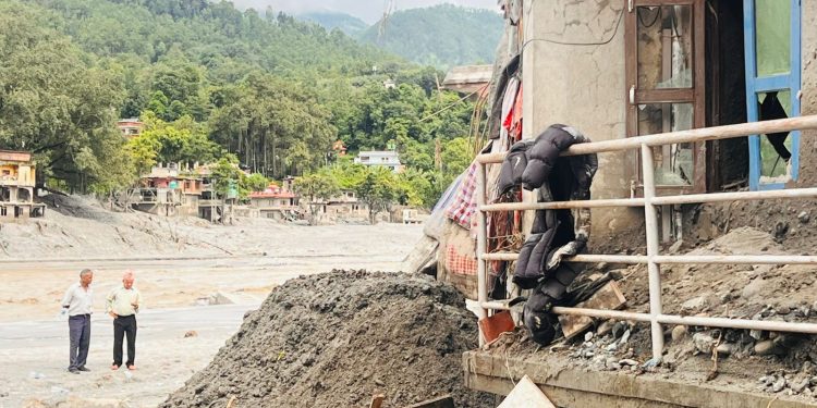 बाढीको भेल रोकियो, तर रोकिएको छैन पीडाको भेल