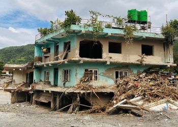 बाढीको भेल रोकियो, तर रोकिएको छैन पीडाको भेल